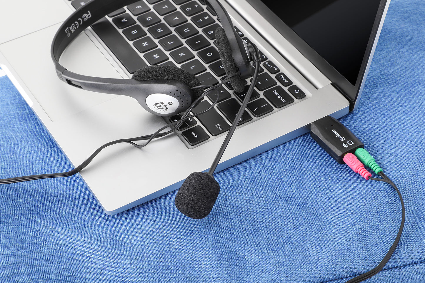 USB-A to 3.5 mm Audio Adapter Image 13