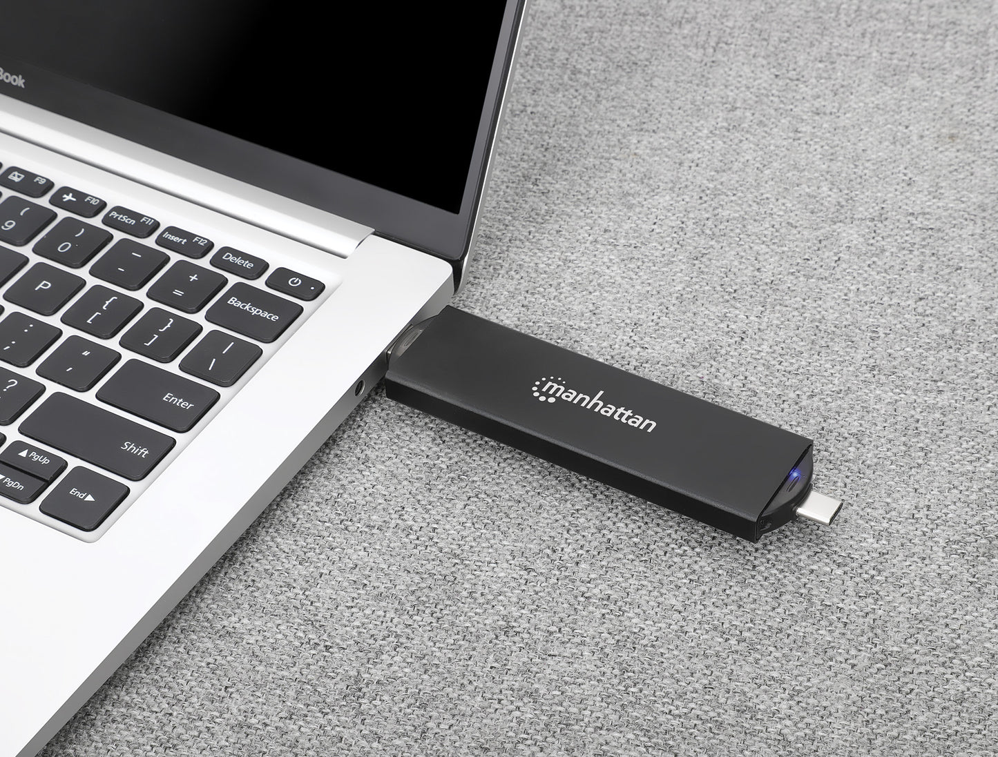 M.2 NVMe and SATA SSD USB Enclosure Image 10