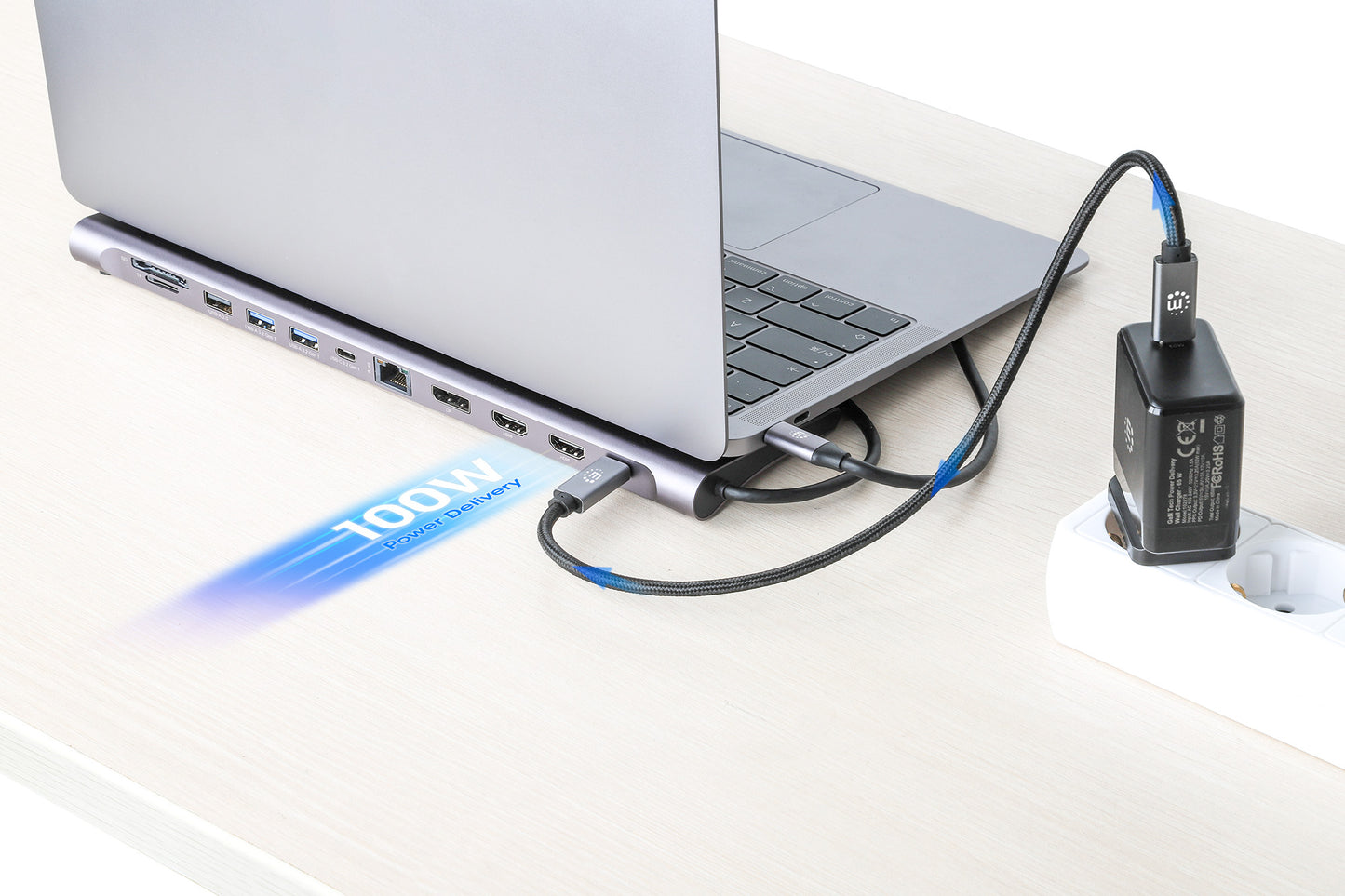 USB-C PD 12-in-1 Triple Monitor 4K Docking Station / Multiport Hub Image 9