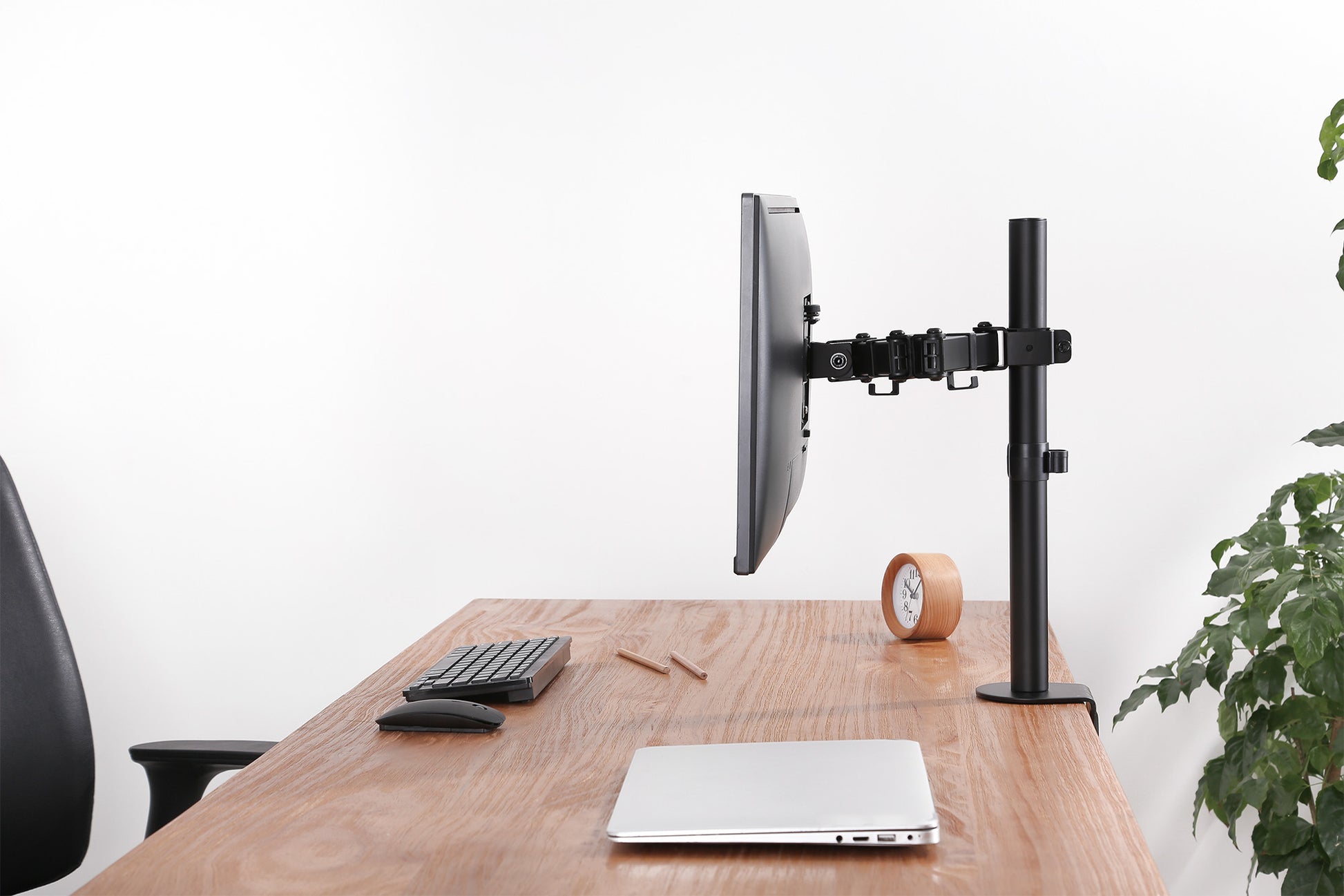 Monitor Mount with Double-Link Swing Arm, for 13" to 32" Displays Image 10